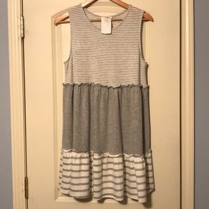 Sleeveless Gray and (Off) White Casual Dress